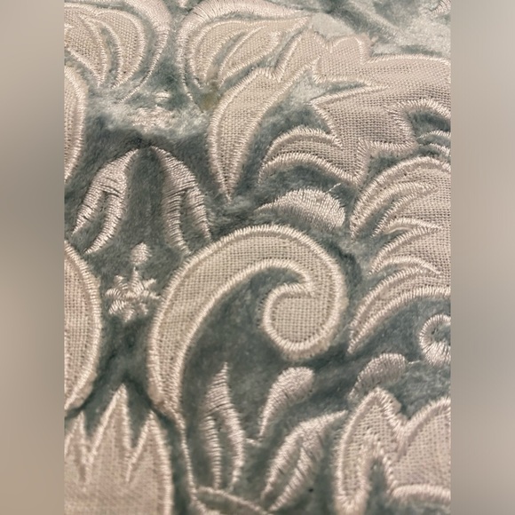 SOLD- Frontgate Standard Pillow Shams 20x26 Green Velvet Embroidered Floral - Picture 4 of 14